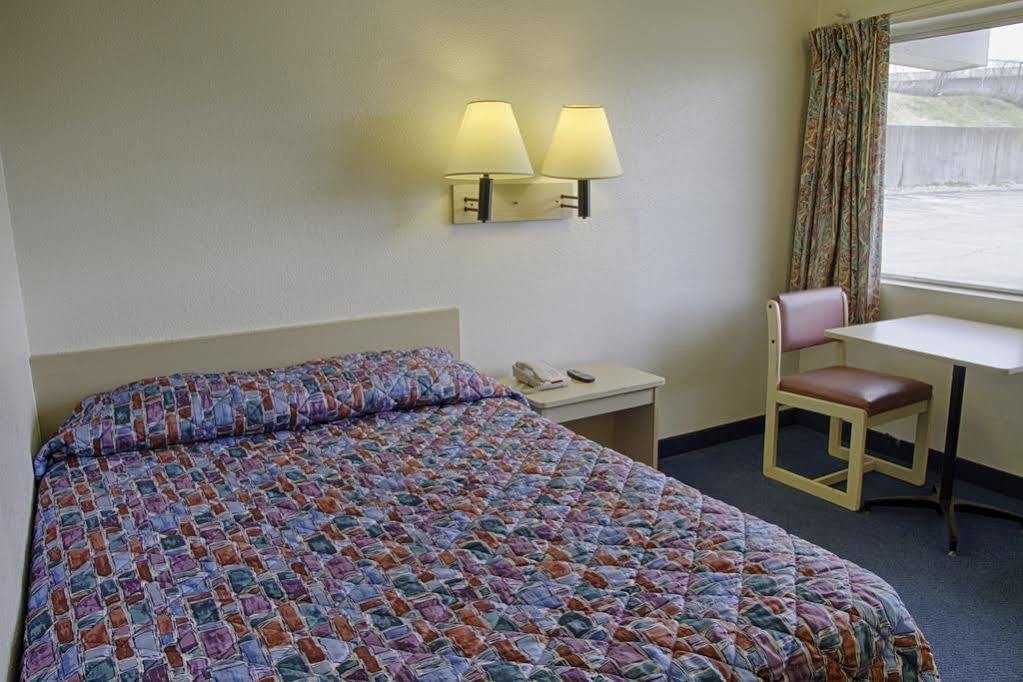 Super 8 By Wyndham Florence Ngoại thất bức ảnh